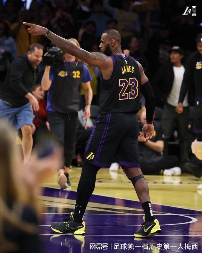 关于一名球员在关键时刻挺身而出,打出全场最佳表现的信息 关于一名球员在关键时刻挺身而出,打出全场最佳表现的信息