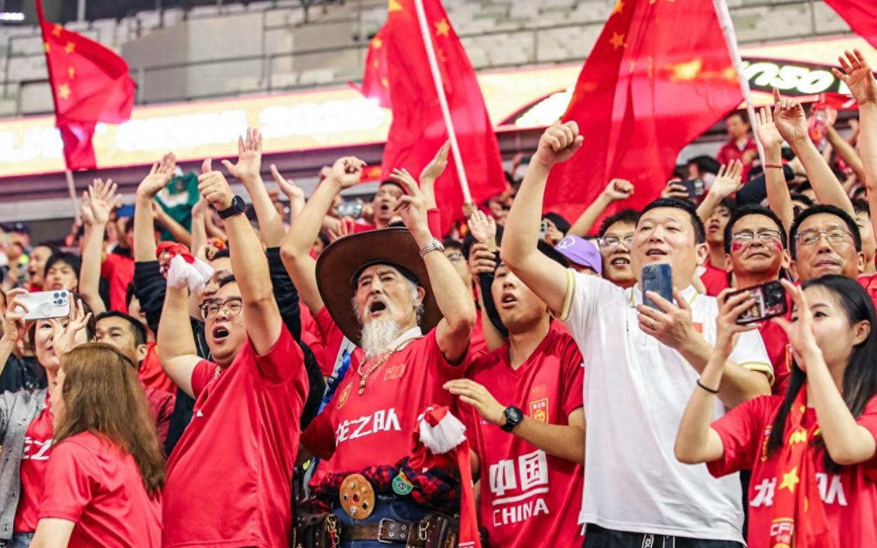 开云体育入口-包含比赛终哨！球队庆祝晋级胜利，晋级之路稳步推进的词条