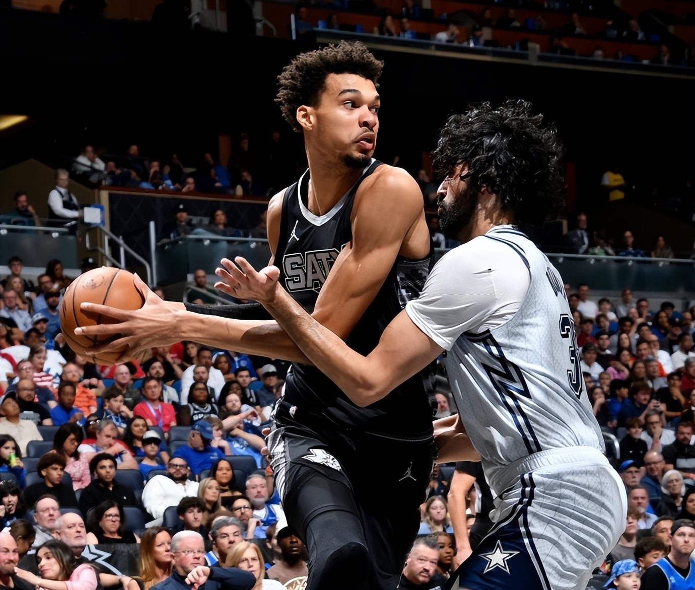 开云下载-开拓者队主场庆胜马刺，取得连胜