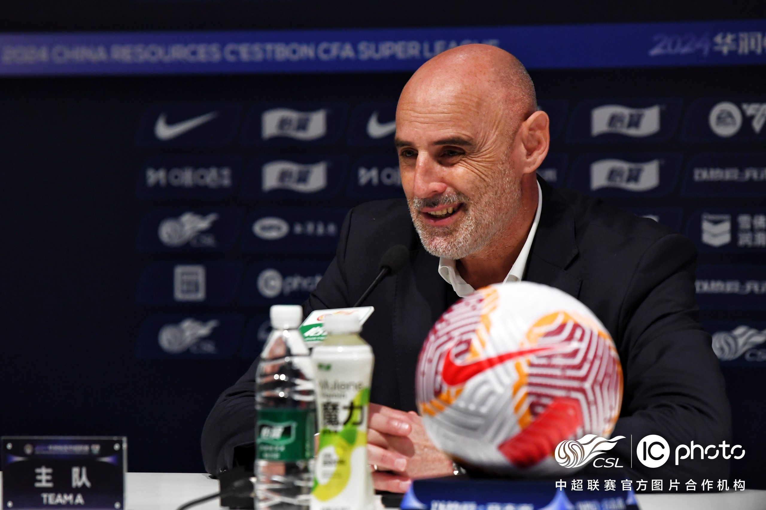 球队主教练在赛后发布会上分析了球队在比赛中的不足之处的简单介绍