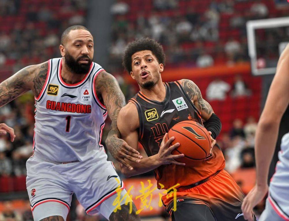 开云体育登录-山东男篮赢下激烈比赛，晋级季后赛