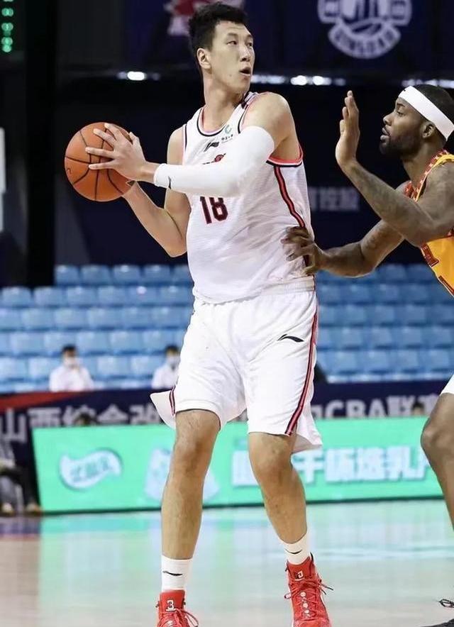 云南男篮战绩不佳，需提升战术素养，冲刺季后赛的简单介绍