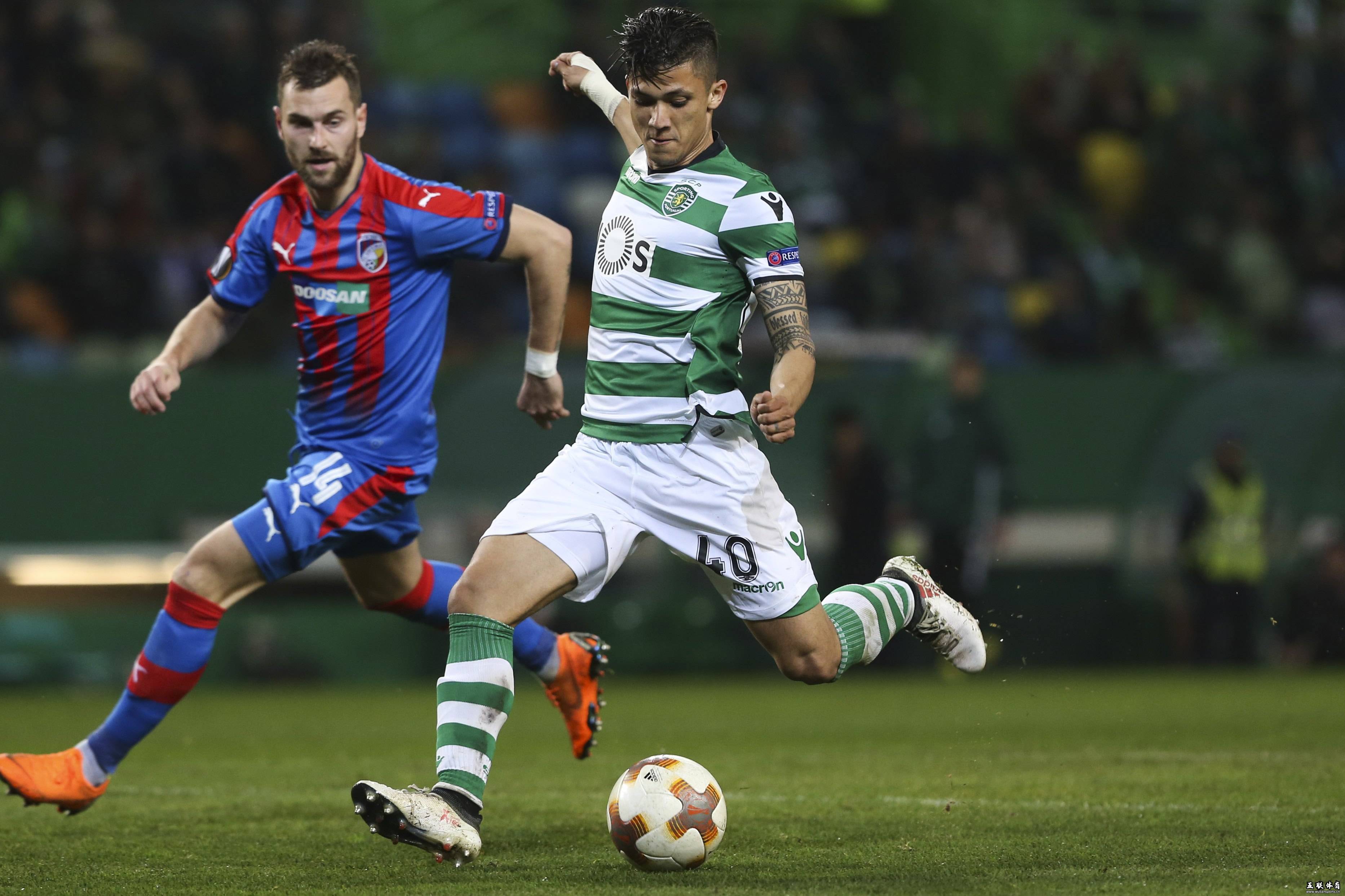 沙尔克客场大胜,赢得球队士气 沙尔克客场大胜,赢得球队士气