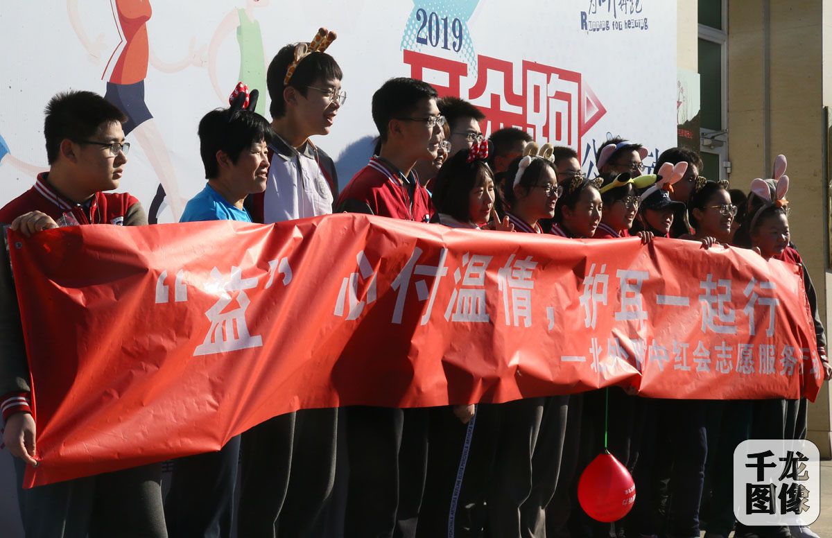 球队举办慈善赛募集善款，受到社会好评的简单介绍