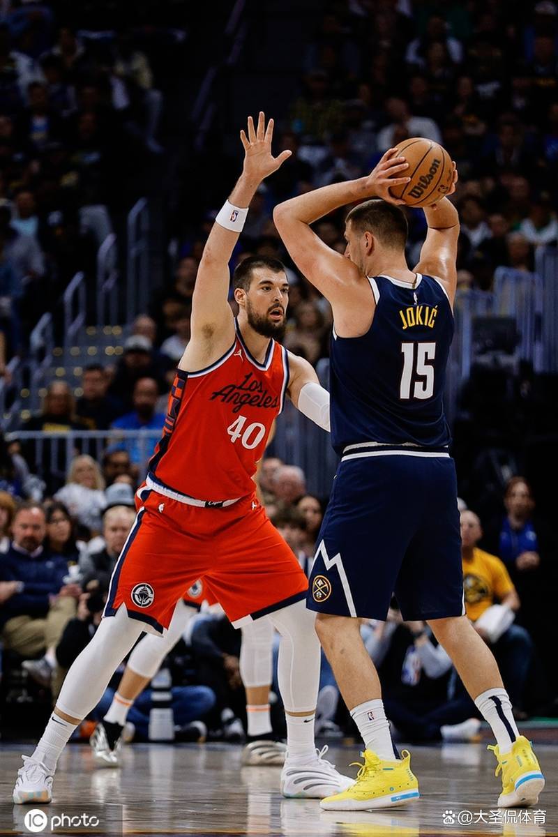 开云体育-伦纳德再次砍下三双帮助球队战胜