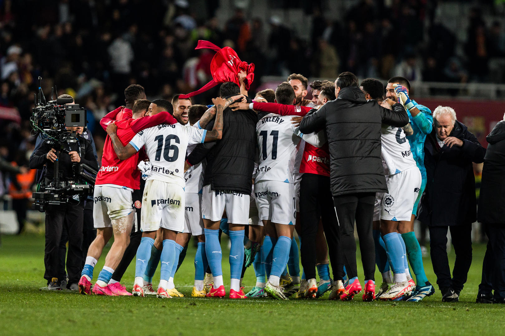 开云体育登录-足球画面中的引人入胜默契配合令人惊叹！的简单介绍