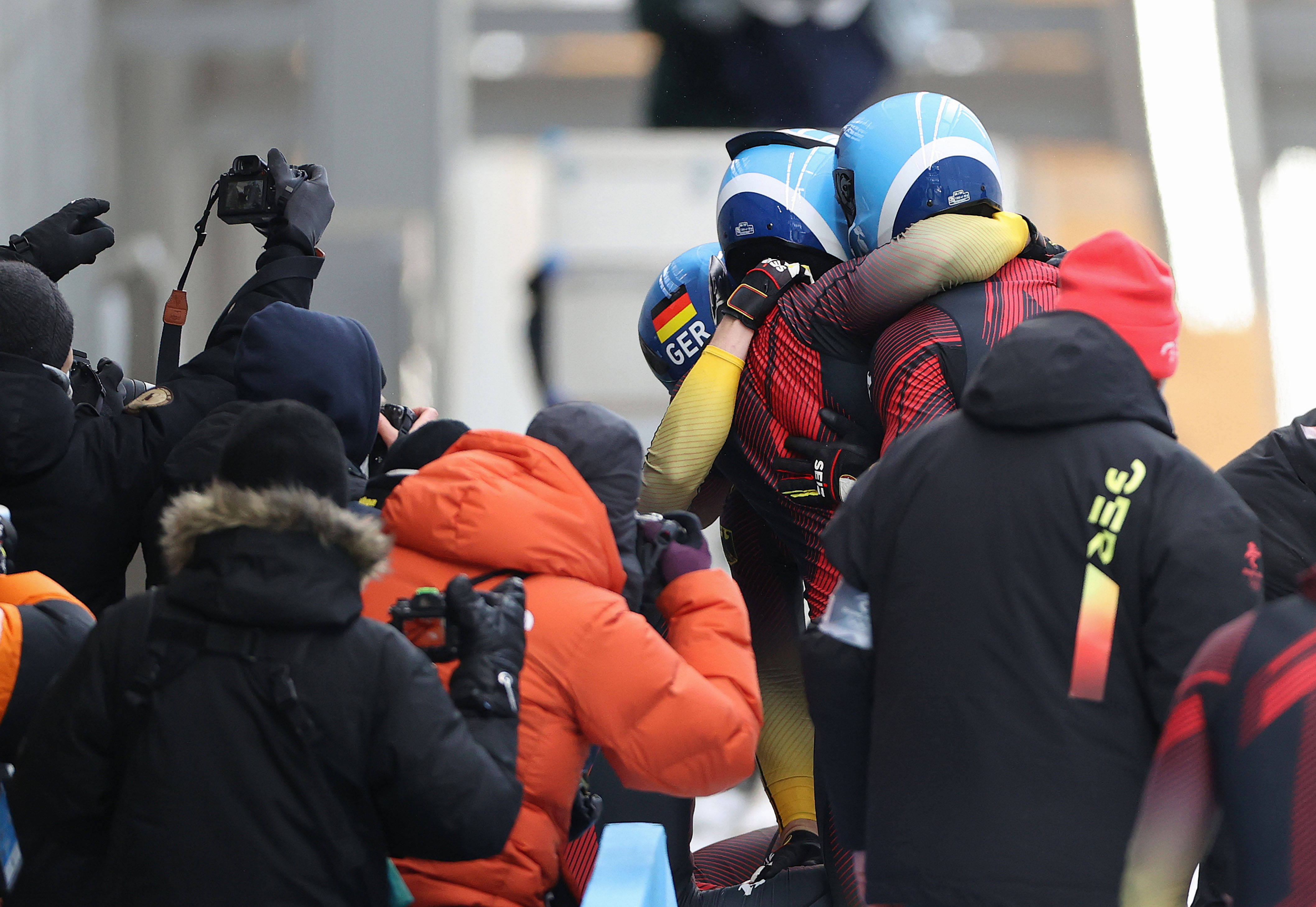 关于奥地利雪车选手速度惊人，勇夺金牌的信息