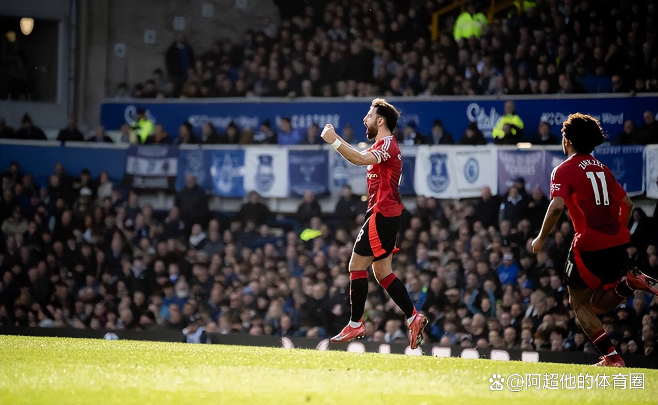 开云下载-曼联客场惨败，遭遇连败危机