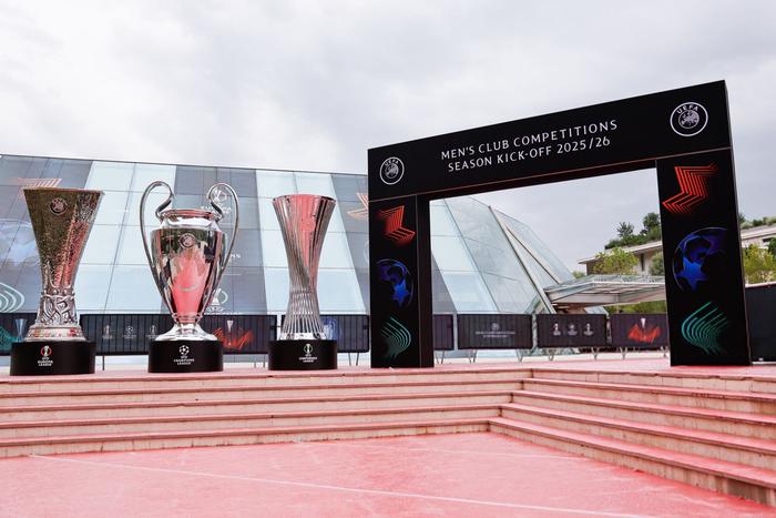 关于1.皇马将对阵曼联，梅西和内马尔在欧冠抽签仪式上相聚的信息