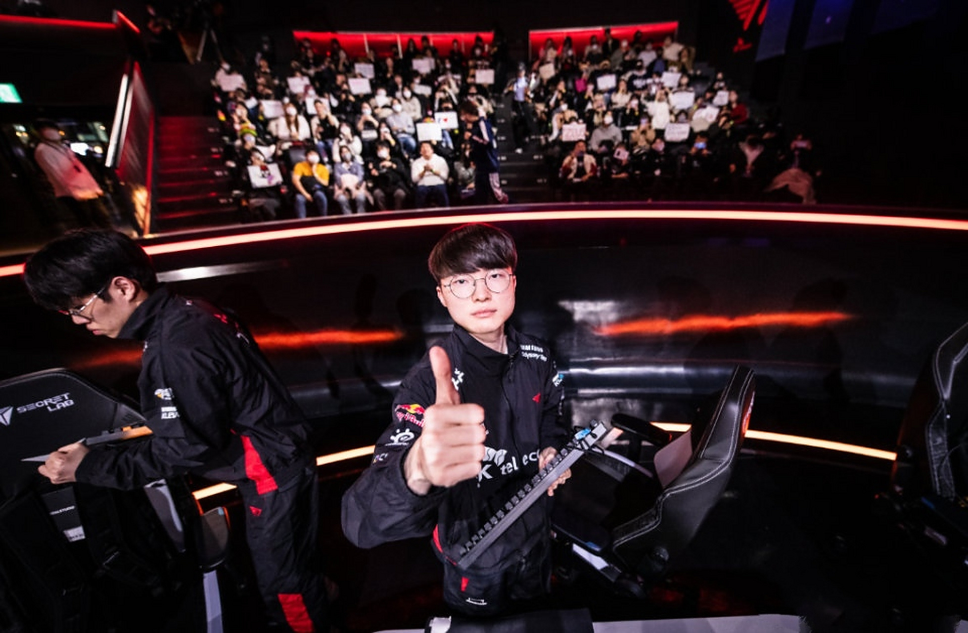 开云APP-JDG横扫DK，Caps操刀奇招英雄翻盘淘汰赛3:0（成都）