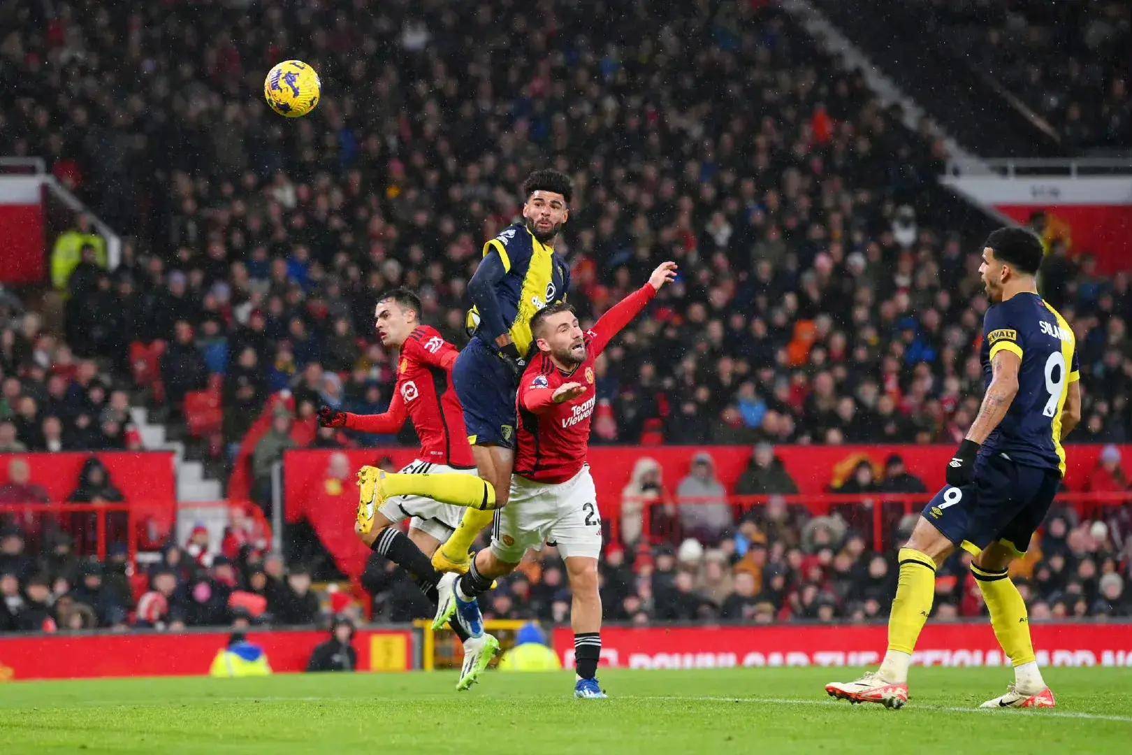 开云体育下载-北京遭遇惨败，上海乘胜追击夺得关键胜利