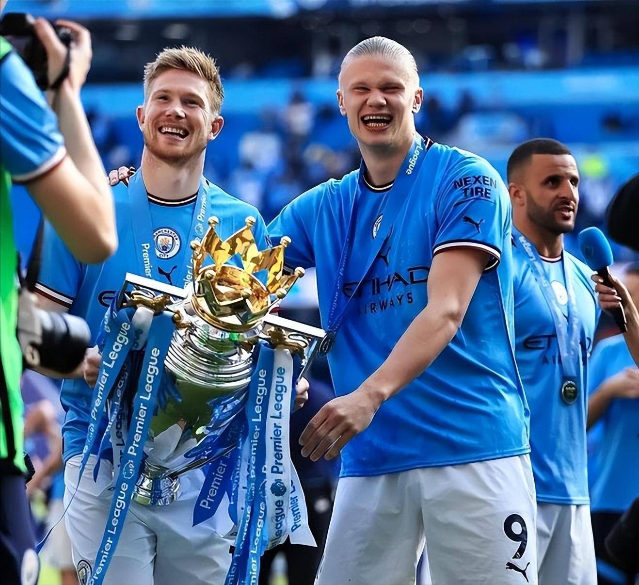 利物浦大获全胜，继续稳坐榜首位置