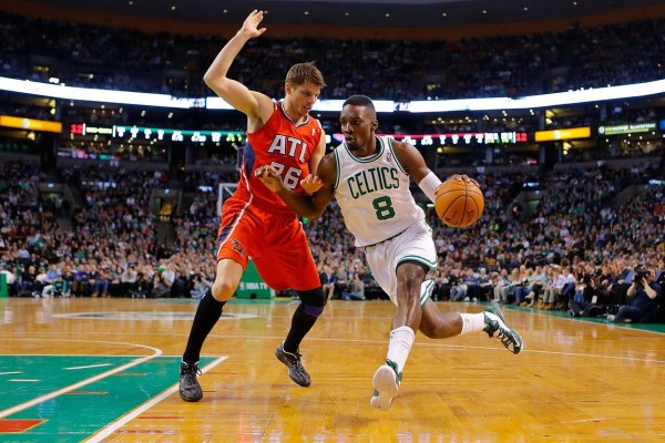 绿军多点开花擒老鹰,迎来多连胜的简单介绍 绿军多点开花擒老鹰,迎来多连胜的简单介绍