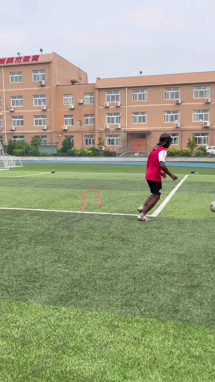 开云官网-包含热血澎湃的足球赛场吸引着无数目光的词条