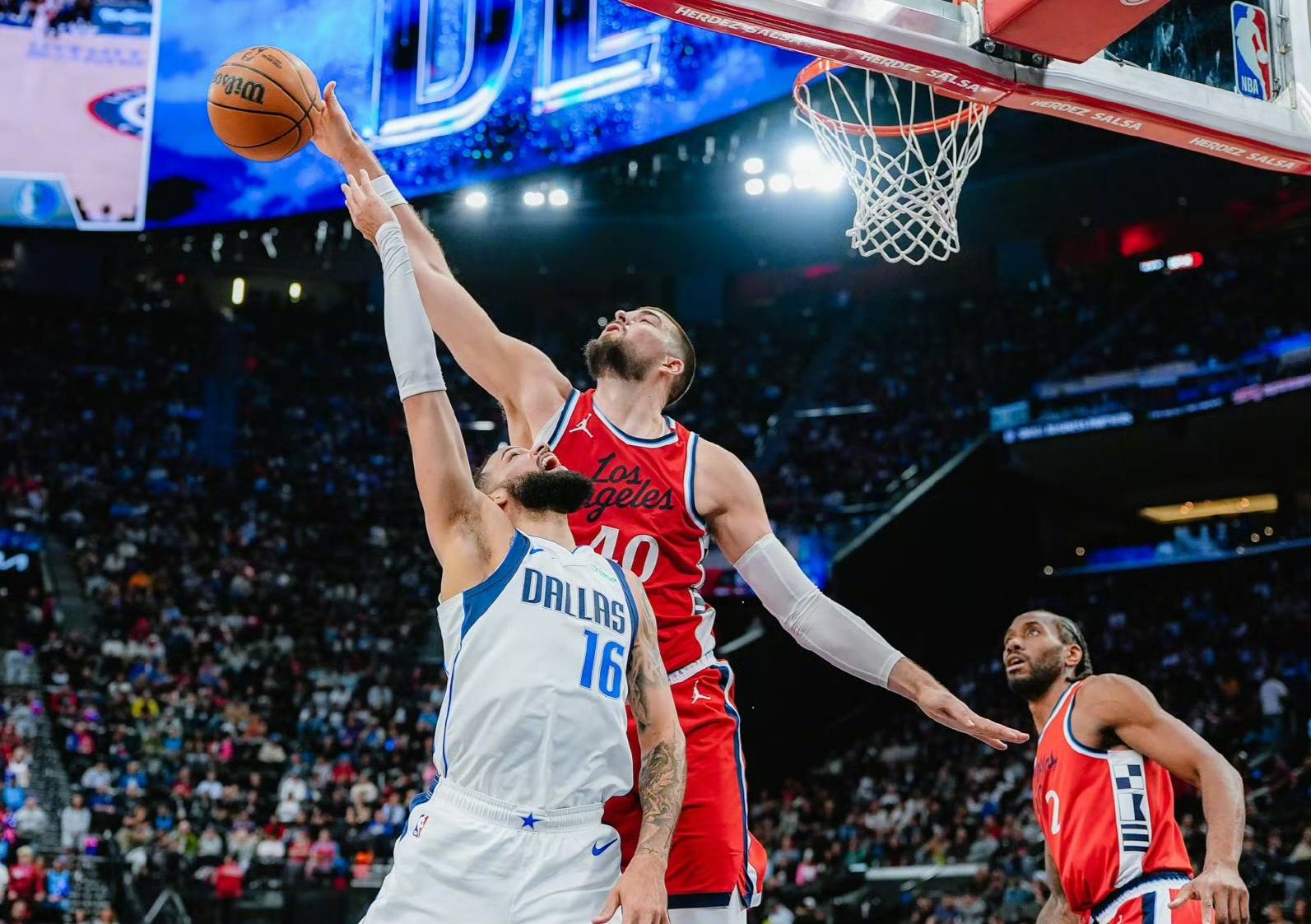 快船战胜独行侠,保持不败战绩 快船战胜独行侠,保持不败战绩