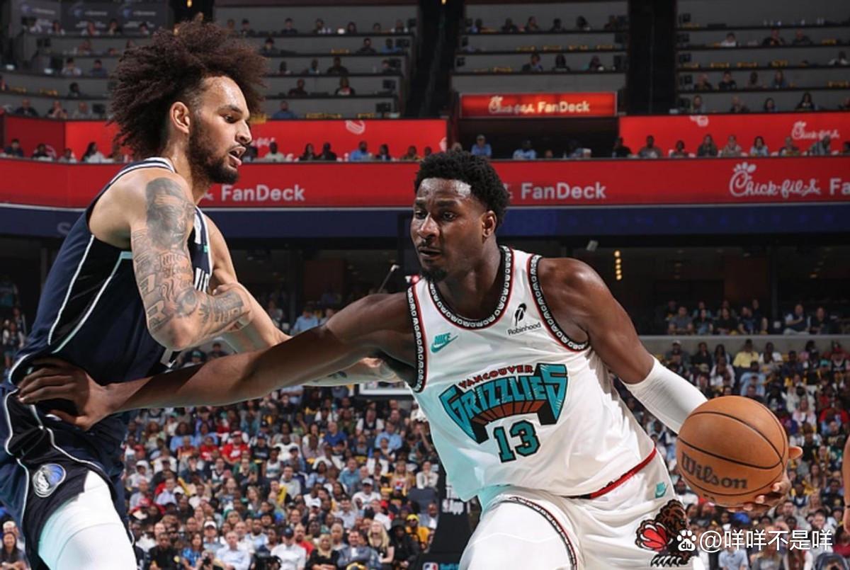 美国男篮轻取灰熊，浓眉送出助攻