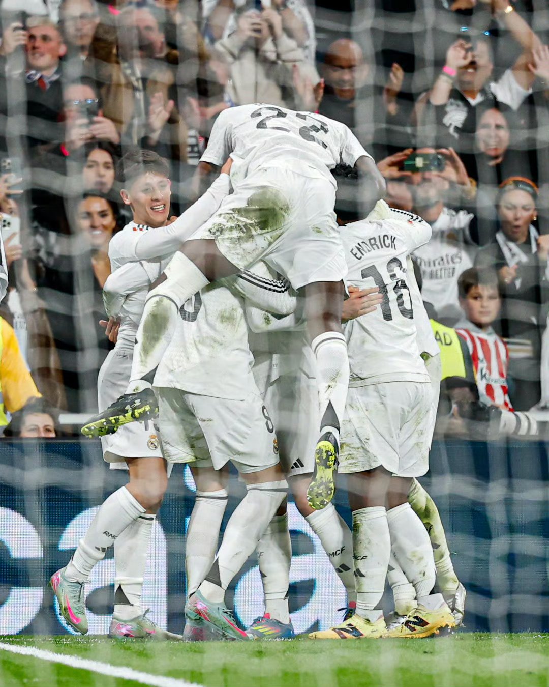 AC米兰血洗皇马,阿拉巴一己之力扛起全队的简单介绍 AC米兰血洗皇马,阿拉巴一己之力扛起全队的简单介绍