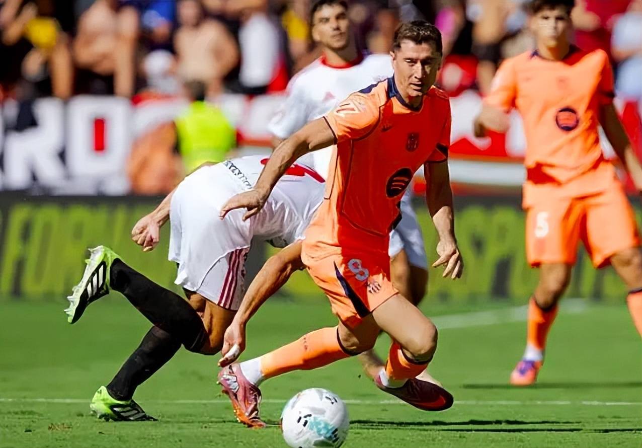 马赛鏖战莱比锡红牛，莱万统治全场